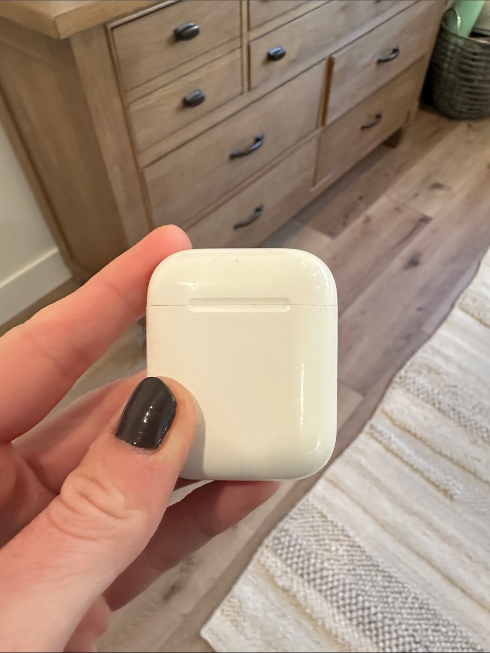 Apple White Wireless Earbuds Charging Case